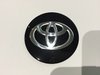 Toyota musta keskimerkki 56,5mm kupera