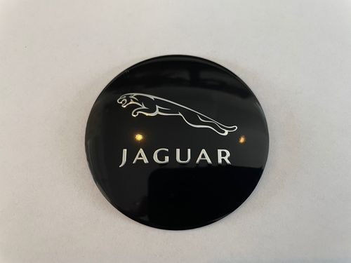 Jaguar kupera keskimerkki 56,5mm musta